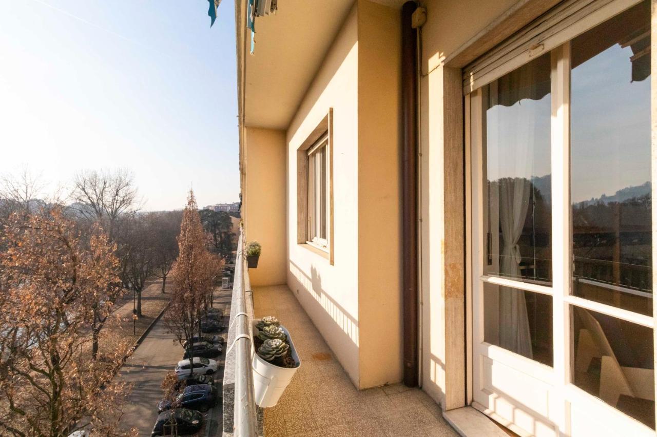 Lungo Po Riverview Apartment